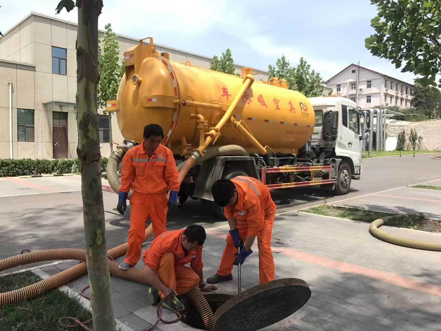 桑日化粪池清理与5-8吨吸粪车施工效率分析